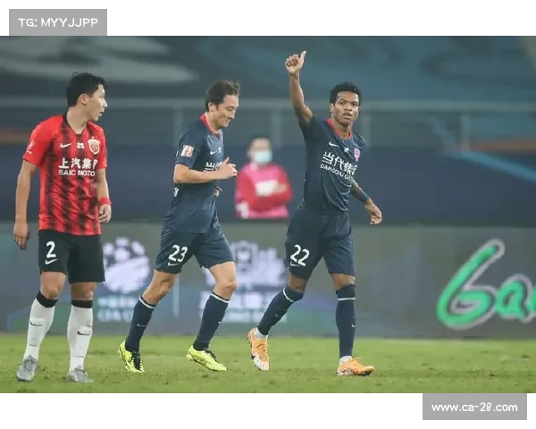 巴黎FC首秀失利球迷坚定支持 高唱助威不气馁继续前行 巴黎FC首秀失利球迷坚定支持 高唱助威不气馁继续前行